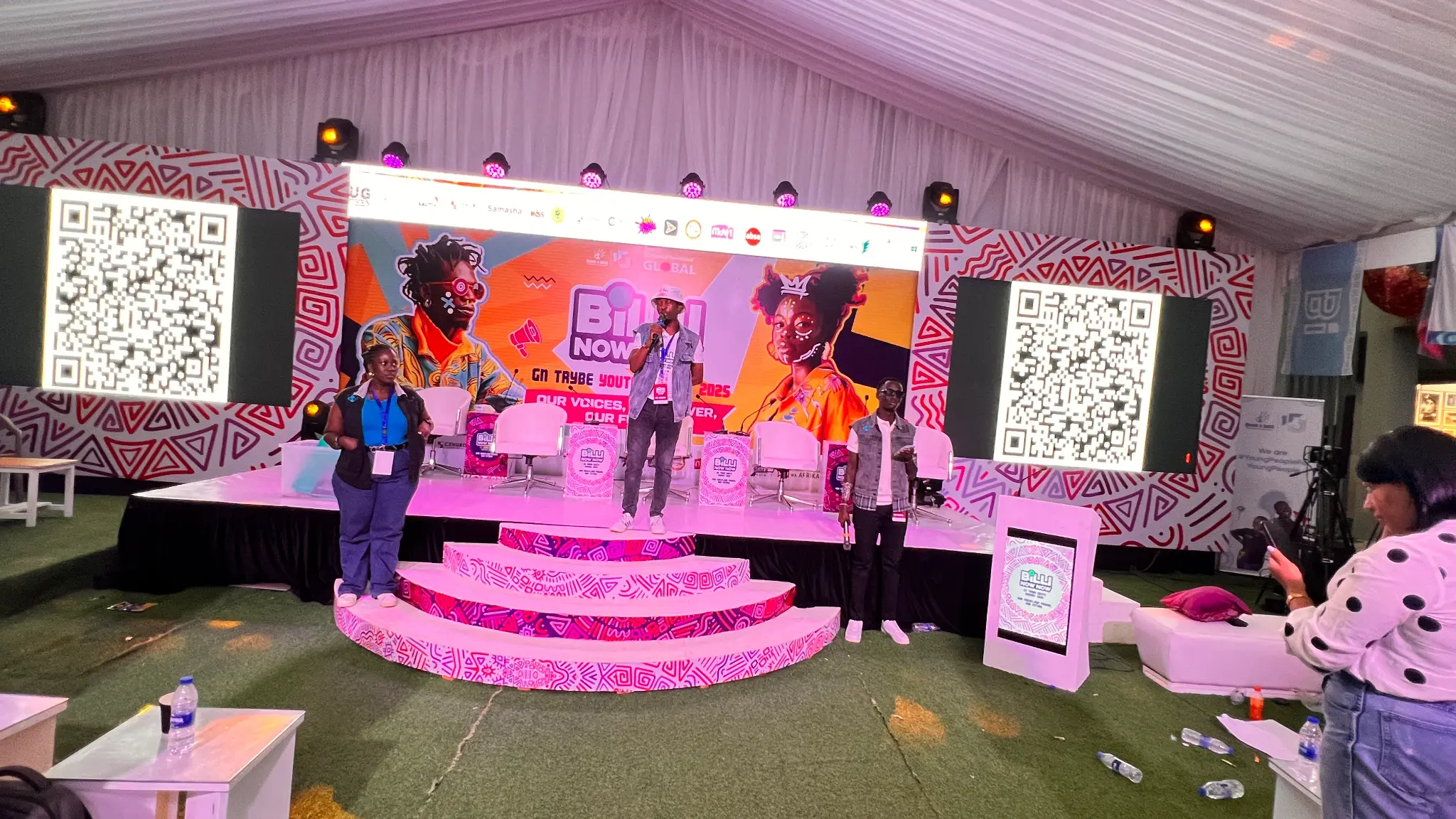 Billi Now! Now! Summit stage